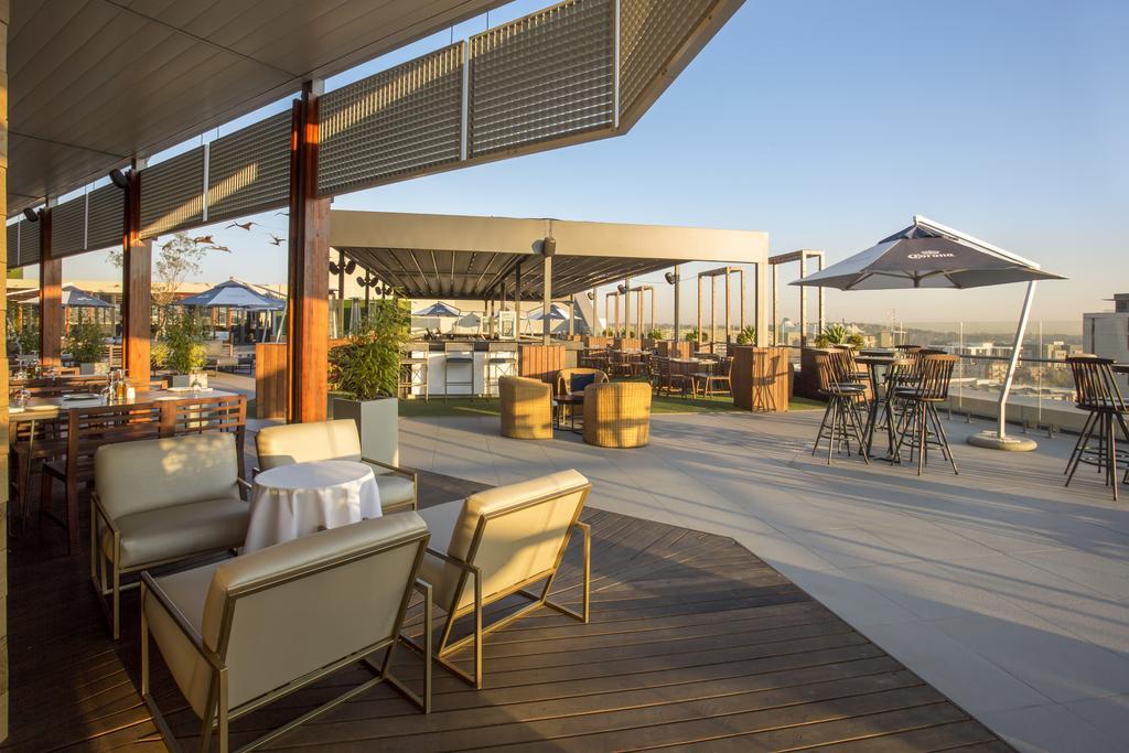 The Maslow Hotel, Time Square Pretoria Bagian luar foto